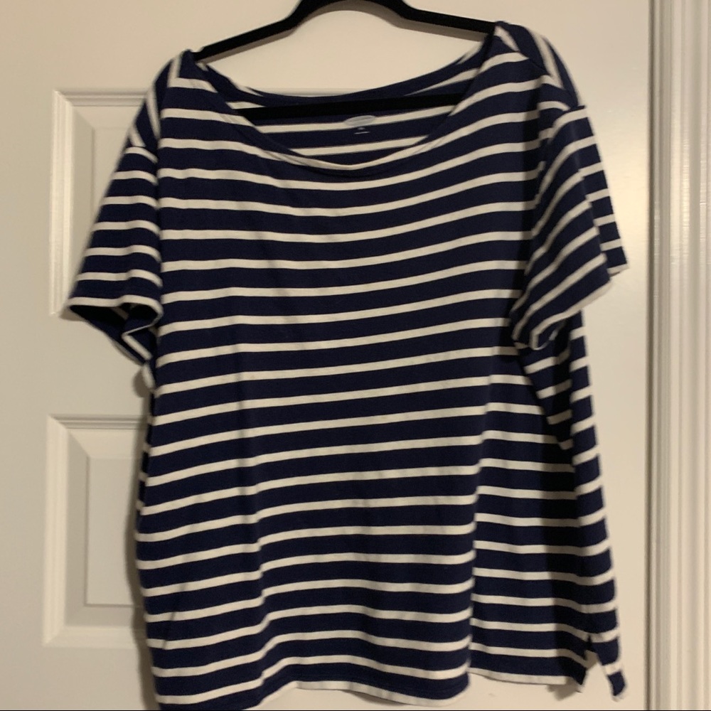 Old Navy Wide Neck tee
